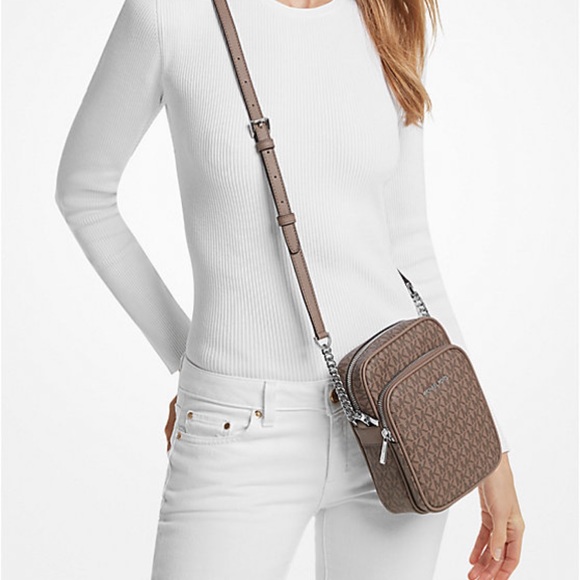 MICHAEL KORS
Jet Set Travel Medium Signature Logo Crossbody Bag
COLOR DU… - Picture 4 of 4